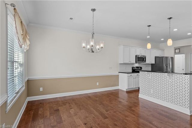6870 Hanesbrook Circle, Clemmons, NC 27012