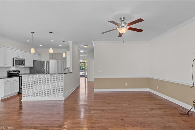 6870 Hanesbrook Circle, Clemmons, NC 27012