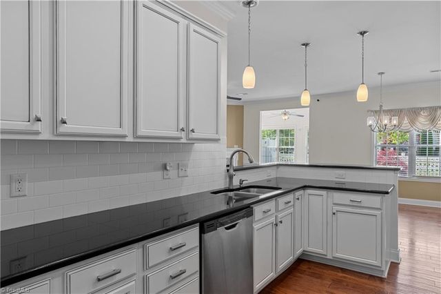 6870 Hanesbrook Circle, Clemmons, NC 27012