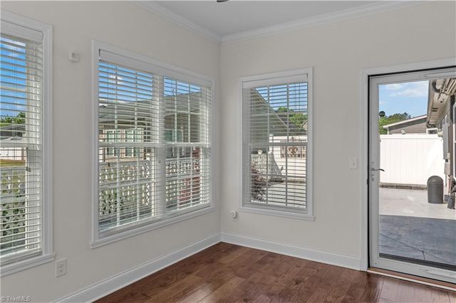 6870 Hanesbrook Circle, Clemmons, NC 27012