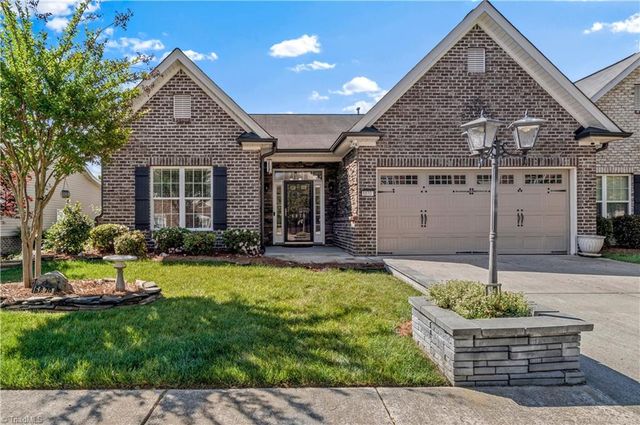 6870 Hanesbrook Circle, Clemmons, NC 27012