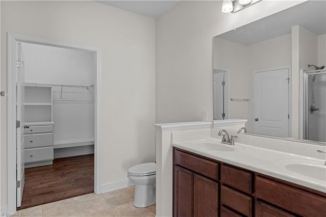 6870 Hanesbrook Circle, Clemmons, NC 27012