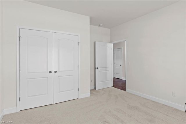 6870 Hanesbrook Circle, Clemmons, NC 27012