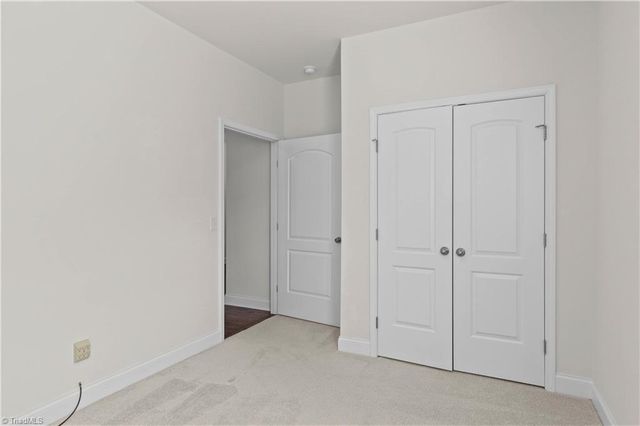 6870 Hanesbrook Circle, Clemmons, NC 27012