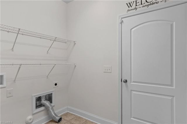 6870 Hanesbrook Circle, Clemmons, NC 27012