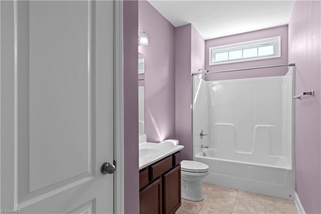 6870 Hanesbrook Circle, Clemmons, NC 27012