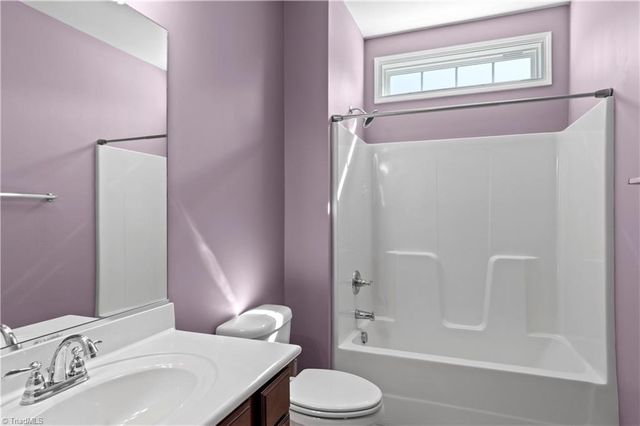 6870 Hanesbrook Circle, Clemmons, NC 27012