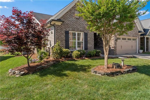 6870 Hanesbrook Circle, Clemmons, NC 27012