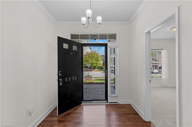 6870 Hanesbrook Circle, Clemmons, NC 27012