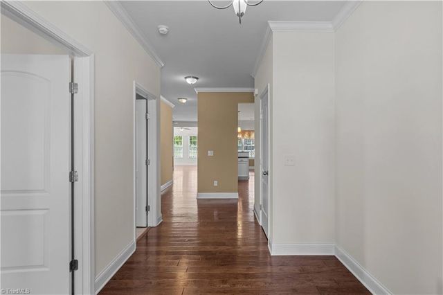 6870 Hanesbrook Circle, Clemmons, NC 27012