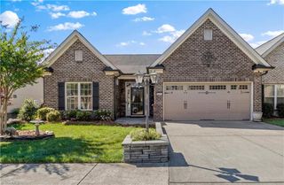 6870 Hanesbrook Circle, Clemmons, NC 27012