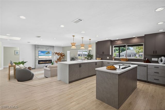 2341 MAYFIELD CT 8, Naples, FL 34105