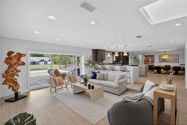 2341 MAYFIELD CT 8, Naples, FL 34105