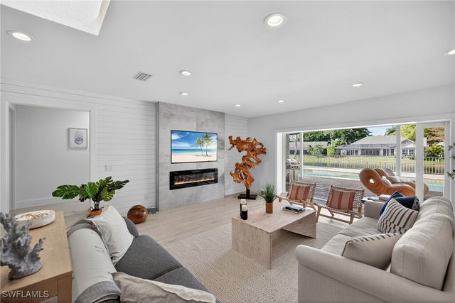 2341 MAYFIELD CT 8, Naples, FL 34105