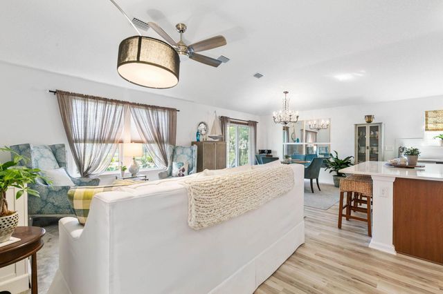 18 Las Casitas Boulevard, Palm Coast, FL 32137