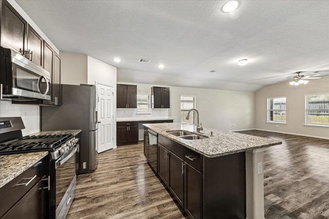 111 Valiant Ridge Trail, Magnolia, TX 77354
