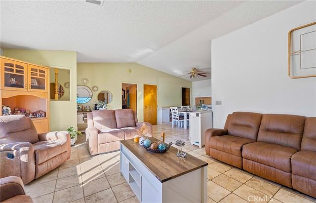 7371 Lyons, Hesperia, CA 92345