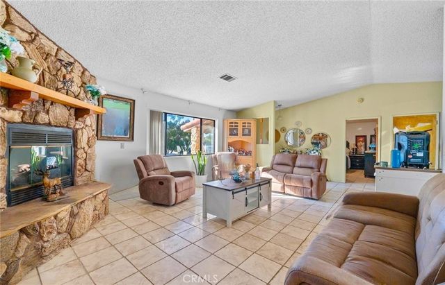 7371 Lyons, Hesperia, CA 92345
