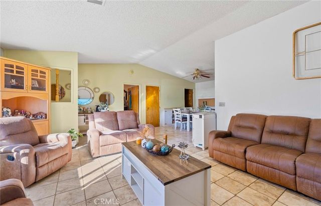 7371 Lyons, Hesperia, CA 92345
