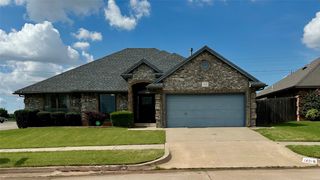 1401 NE 11th Street, Moore, OK 73160