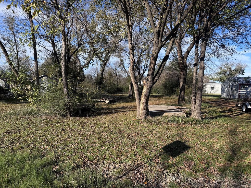105 3rd Street, Valley View, TX 76272
