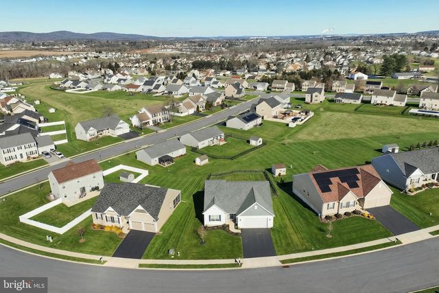 1705 FOUNTAIN ROCK DR, Dover, PA 17315