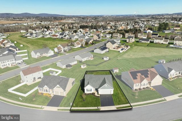 1705 FOUNTAIN ROCK DR, Dover, PA 17315