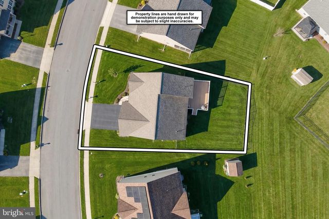 1705 FOUNTAIN ROCK DR, Dover, PA 17315