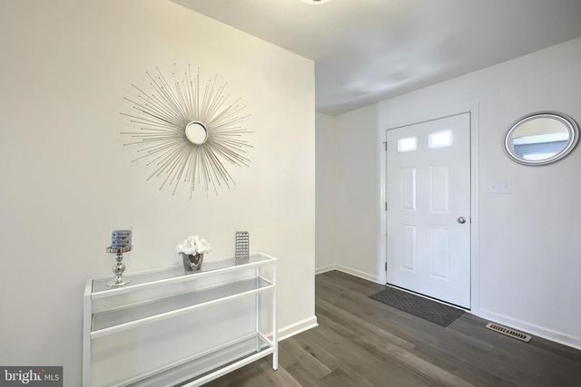 1705 FOUNTAIN ROCK DR, Dover, PA 17315