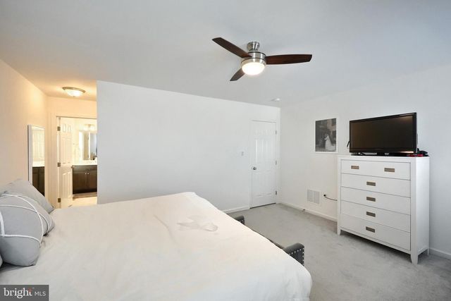 1705 FOUNTAIN ROCK DR, Dover, PA 17315