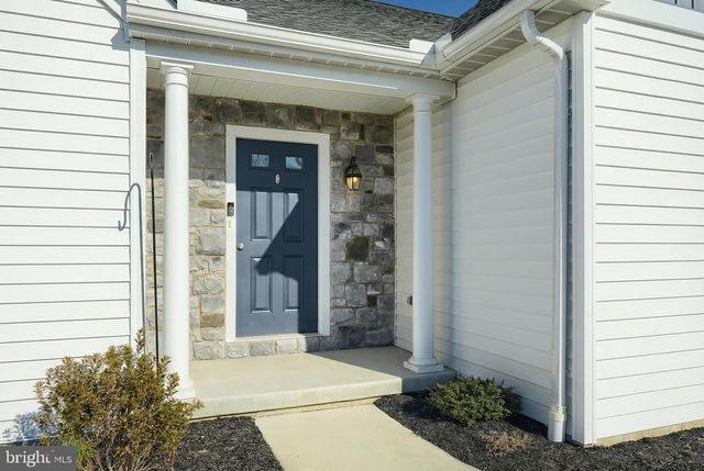 1705 FOUNTAIN ROCK DR, Dover, PA 17315