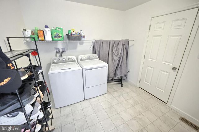 1705 FOUNTAIN ROCK DR, Dover, PA 17315