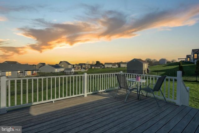 1705 FOUNTAIN ROCK DR, Dover, PA 17315