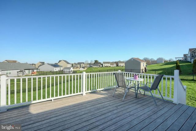 1705 FOUNTAIN ROCK DR, Dover, PA 17315