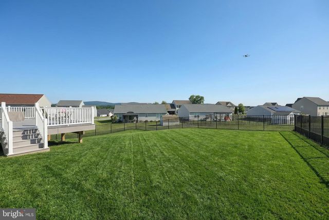 1705 FOUNTAIN ROCK DR, Dover, PA 17315