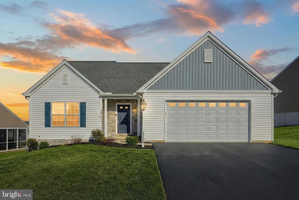 1705 FOUNTAIN ROCK DR, Dover, PA 17315