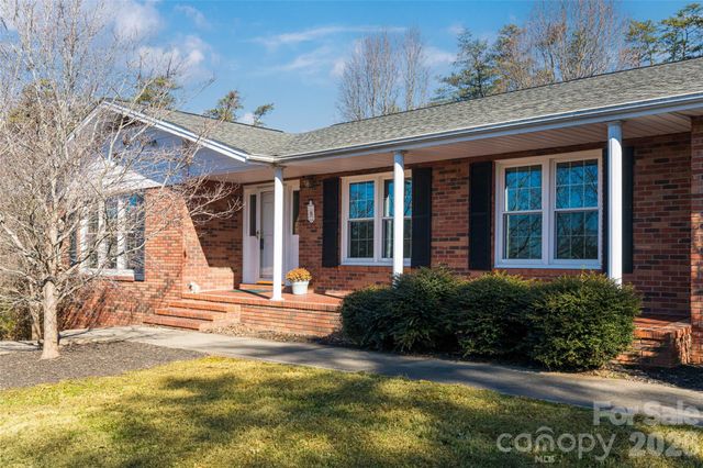 15 Lackey Lane, Asheville, NC 28804