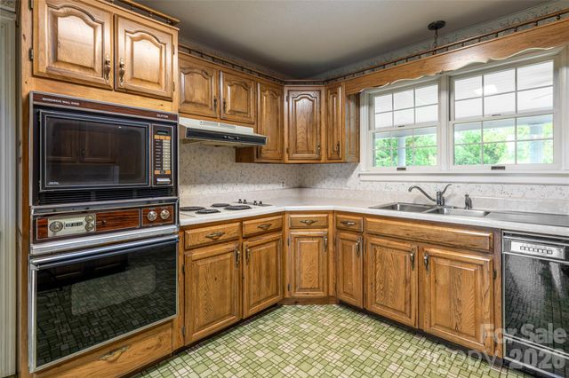 15 Lackey Lane, Asheville, NC 28804