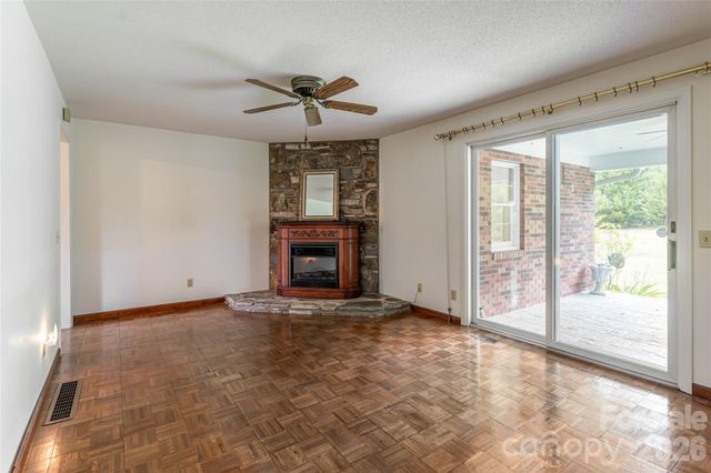 15 Lackey Lane, Asheville, NC 28804