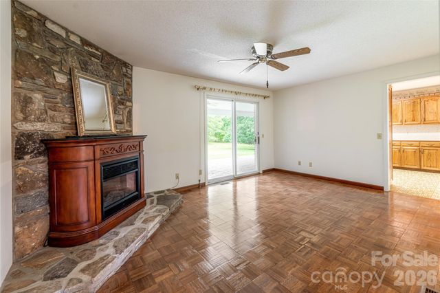 15 Lackey Lane, Asheville, NC 28804