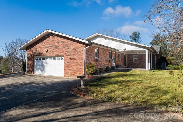 15 Lackey Lane, Asheville, NC 28804