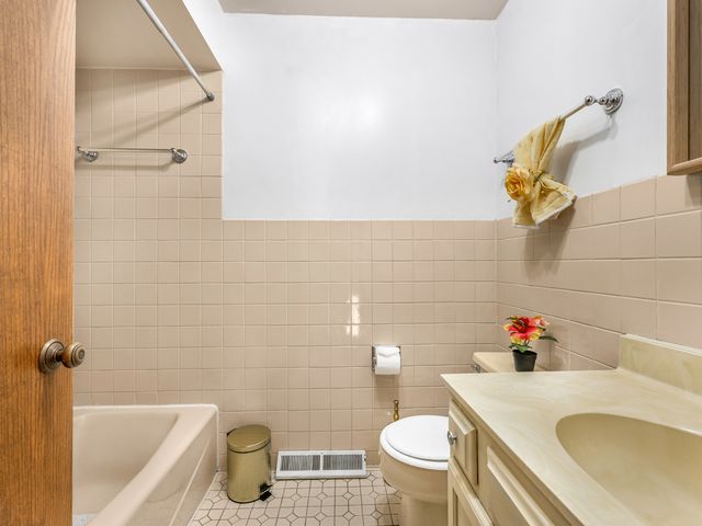 3615 N Pacific Avenue, Chicago, IL 60634