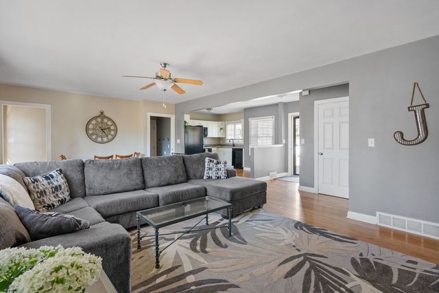 1224 14th Street, Bettendorf, IA 52722