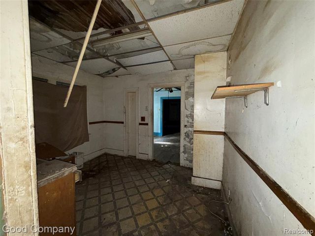 16634 Log Cabin Street, Highland Park, MI 48203