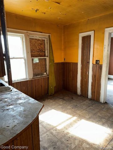 16634 Log Cabin Street, Highland Park, MI 48203