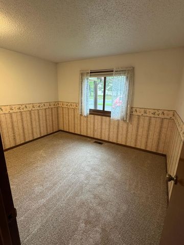 1890 Fox Ridge Drive B, West Saint Paul, MN 55118