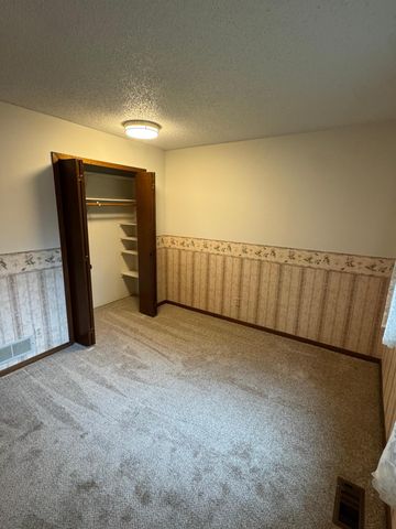 1890 Fox Ridge Drive B, West Saint Paul, MN 55118
