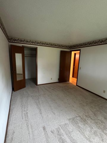 1890 Fox Ridge Drive B, West Saint Paul, MN 55118