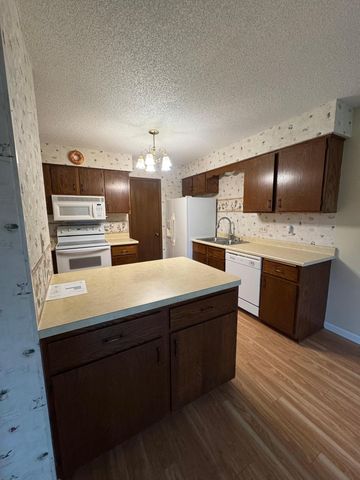 1890 Fox Ridge Drive B, West Saint Paul, MN 55118