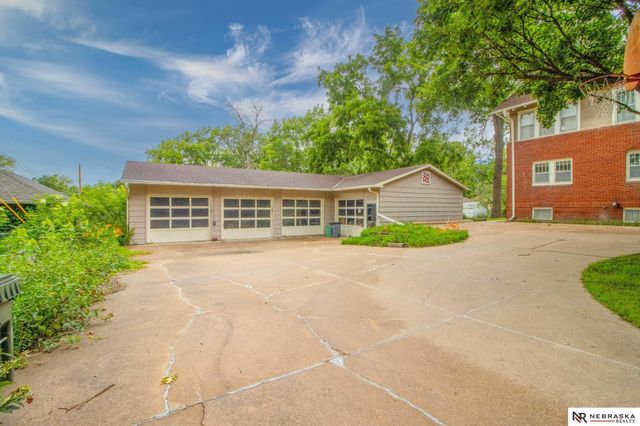 1845 S 48th Street, Lincoln, NE 68506